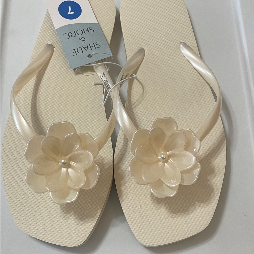 Shade n Shore women’s flip flop pearl cream floral jelly sandals NWT Sz. 7